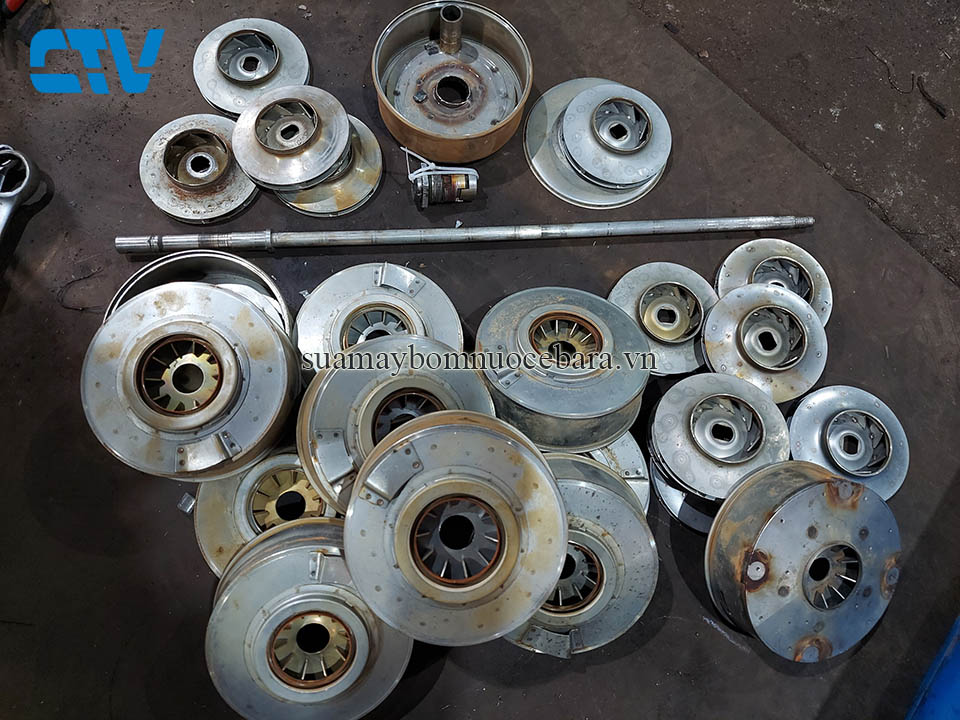 Hình ảnh bơm trục đứng Ebara bị hỏng trục, hỏng buồng máy bơm